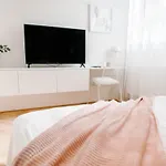 Great Chill Boutique #11 By Goodnite Cz * Μπρνο